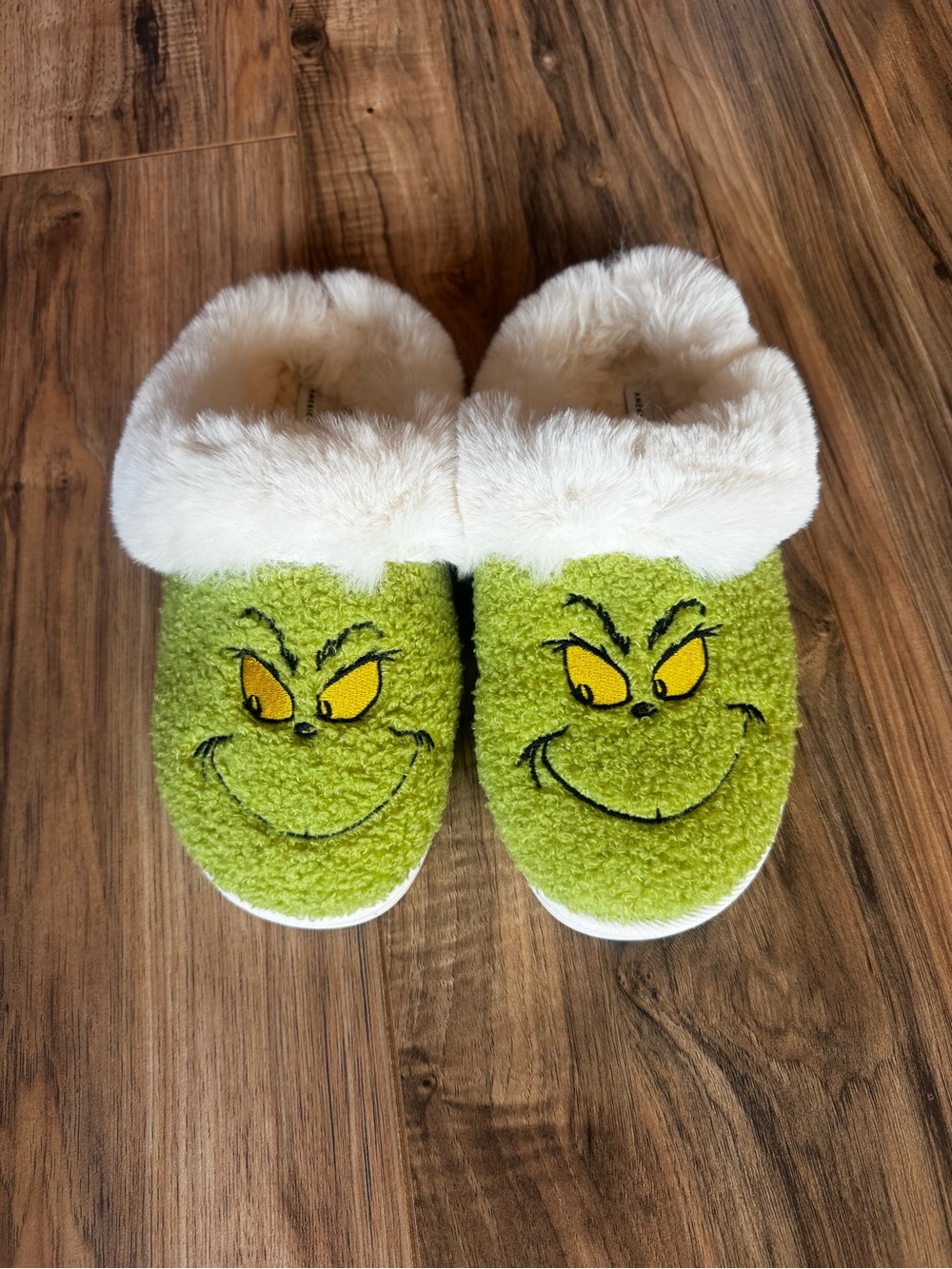American Eagle Outfitters Green Sherpa-Trim Grinch Slip-On Slippers